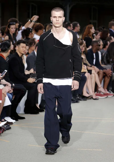 Look 16